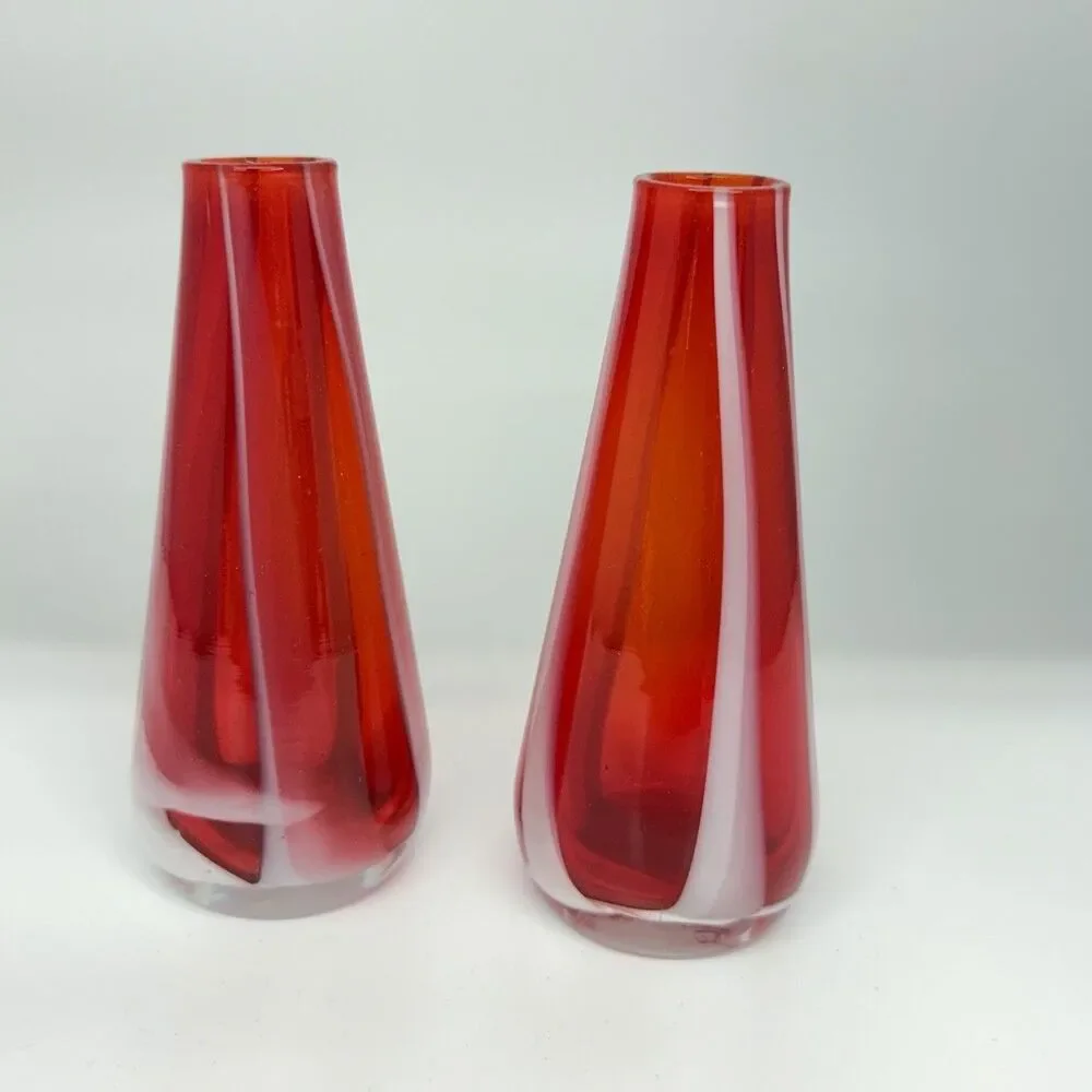 Pair Hand Blown Art Glass Bud Vases Red White Swirl Cased Glass 6”